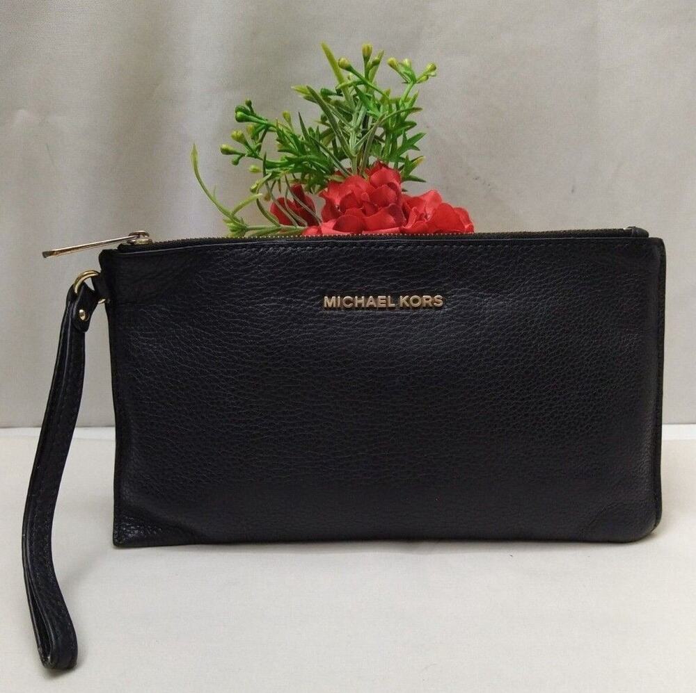 Michael Kors Black Leather Zipper Closure Credit Card Wristlet - Wallet